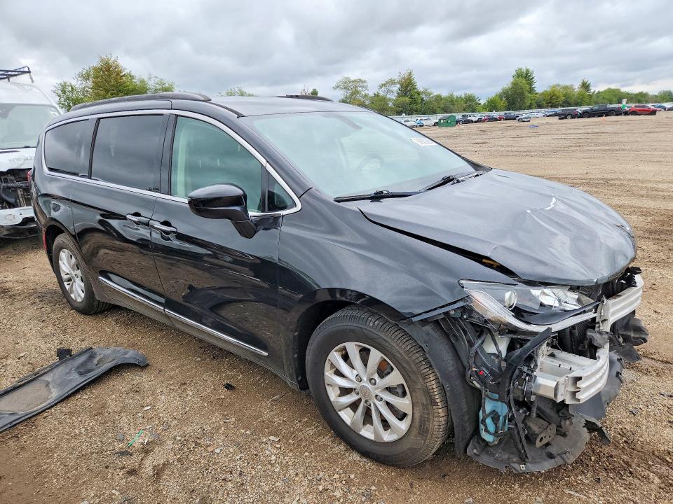Photo 4 from auction – 2017 CHRYSLER PACIFICA with VIN 2C4RC1BG2HR854732