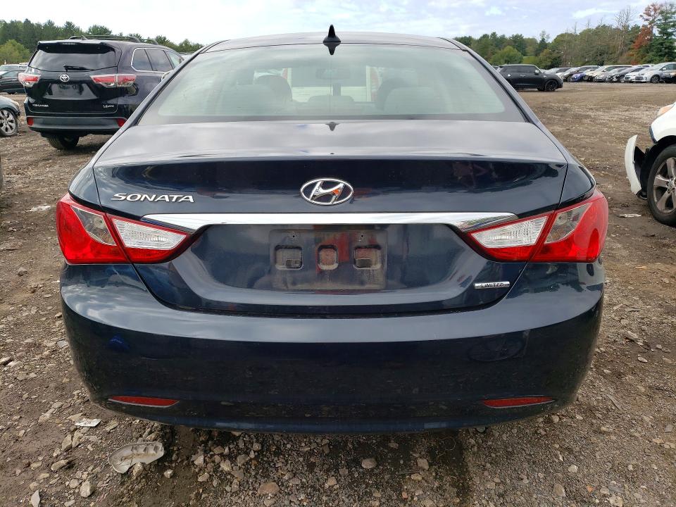 Photo 6 from auction – 2011 HYUNDAI SONATA with VIN 5NPEC4AC2BH169715