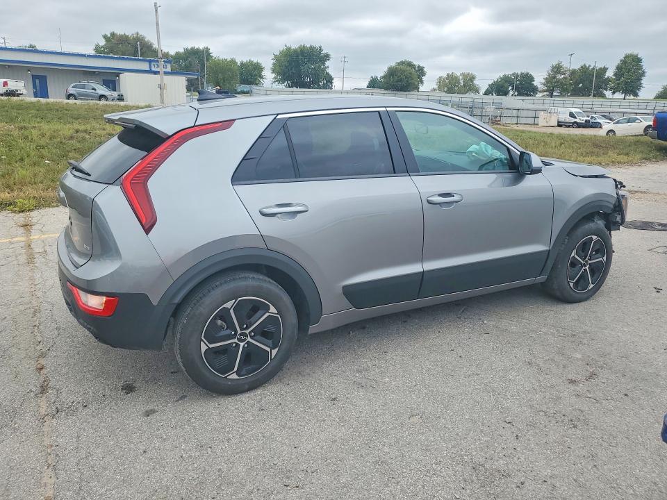 Foto 3 de la subasta – 2026 KIA NIRO con VIN KNDCP3LE5T5322691