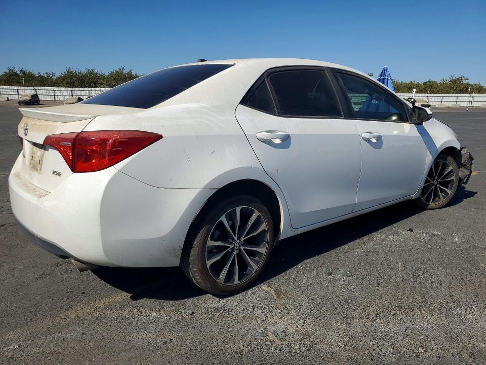Снимка 3 от търг – 2018 TOYOTA COROLLA с VIN 2T1BURHE7JC044408
