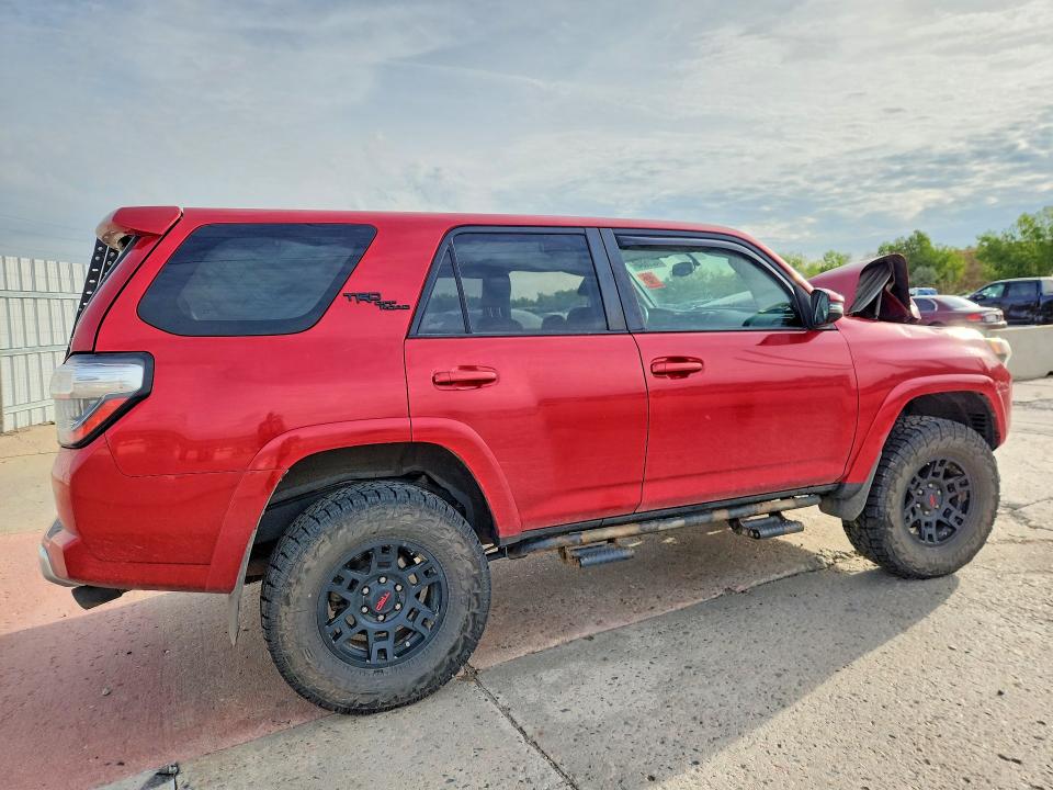 Photo 3 from auction – 2018 TOYOTA 4RUNNER with VIN JTEBU5JR9J5513092
