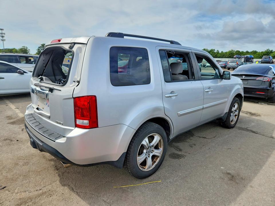 Photo 3 from auction – 2012 HONDA PILOT with VIN 5FNYF4H54CB066050