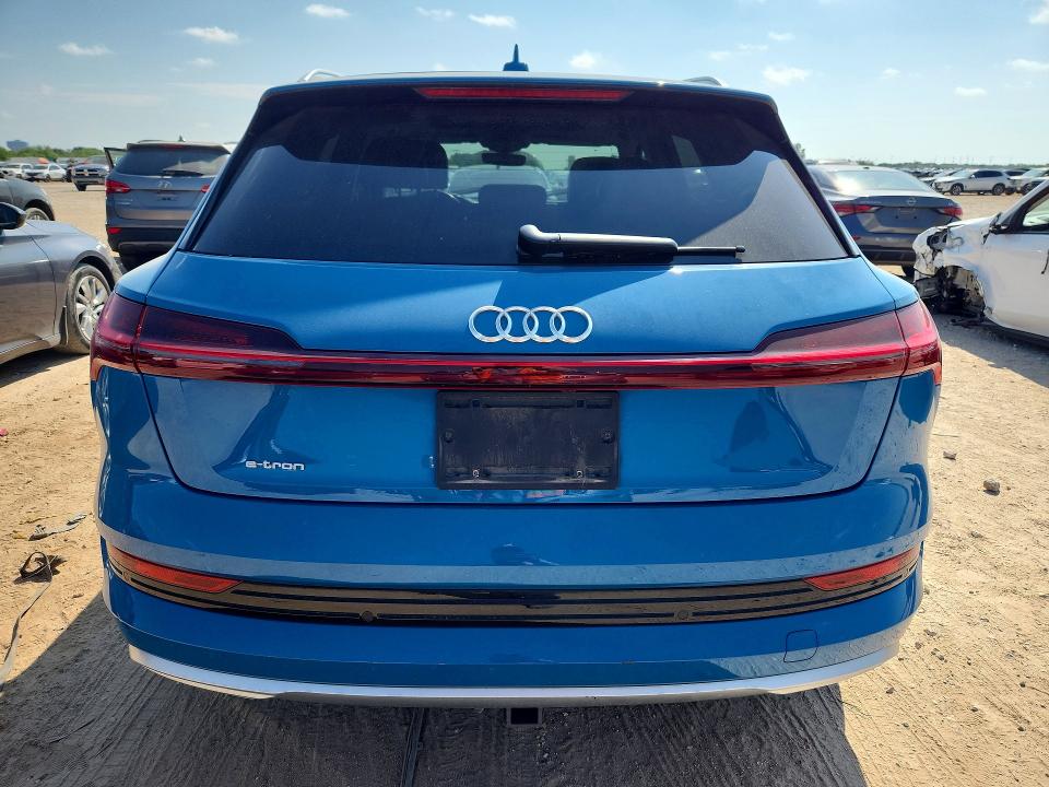 Photo 6 from auction – 2019 AUDI E-TRON with VIN WA1VABGE8KB017310