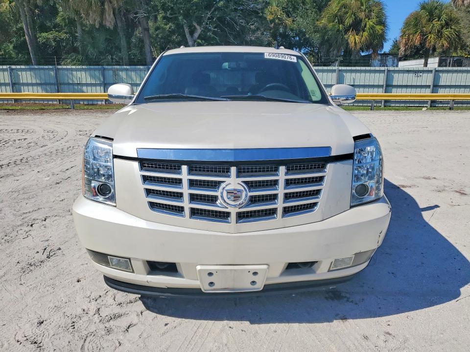 Photo 5 from auction – 2010 CADILLAC ESCALADE with VIN 1GYUKBEF1AR179032
