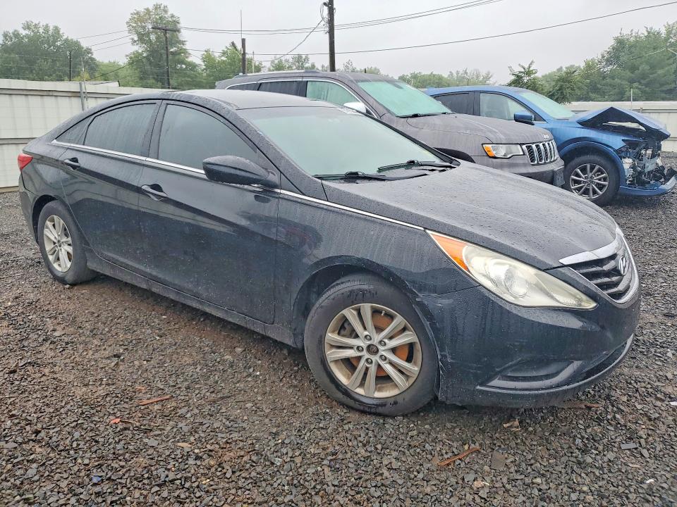 Photo 4 from auction – 2011 HYUNDAI SONATA with VIN 5NPEB4AC6BH243317