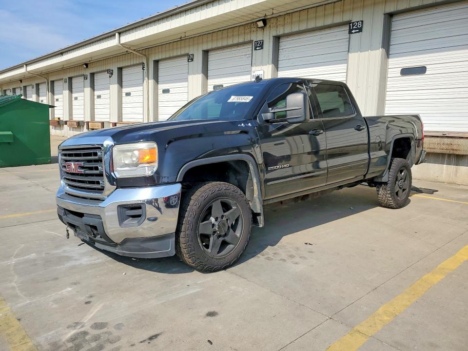 GMC SIERRA 2015 مع رقم تعريف المركبة 1GT12YE89FF156507 - صورة من المزاد
