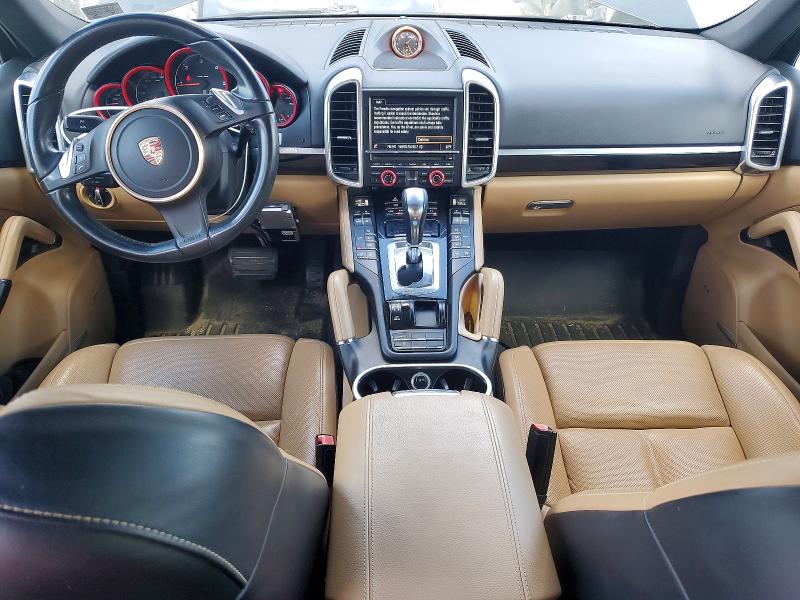 Снимка 8 от търг – 2014 PORSCHE CAYENNE с VIN WP1AF2A23ELA44108