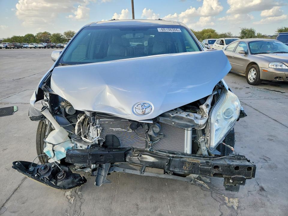 Photo 5 from auction – 2015 TOYOTA SIENNA with VIN 5TDKK3DC3FS605676