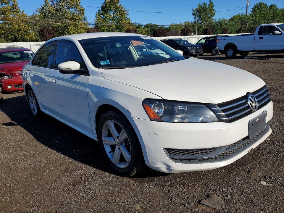 Photo 4 from auction – 2014 VOLKSWAGEN PASSAT with VIN 1VWAT7A36EC098029