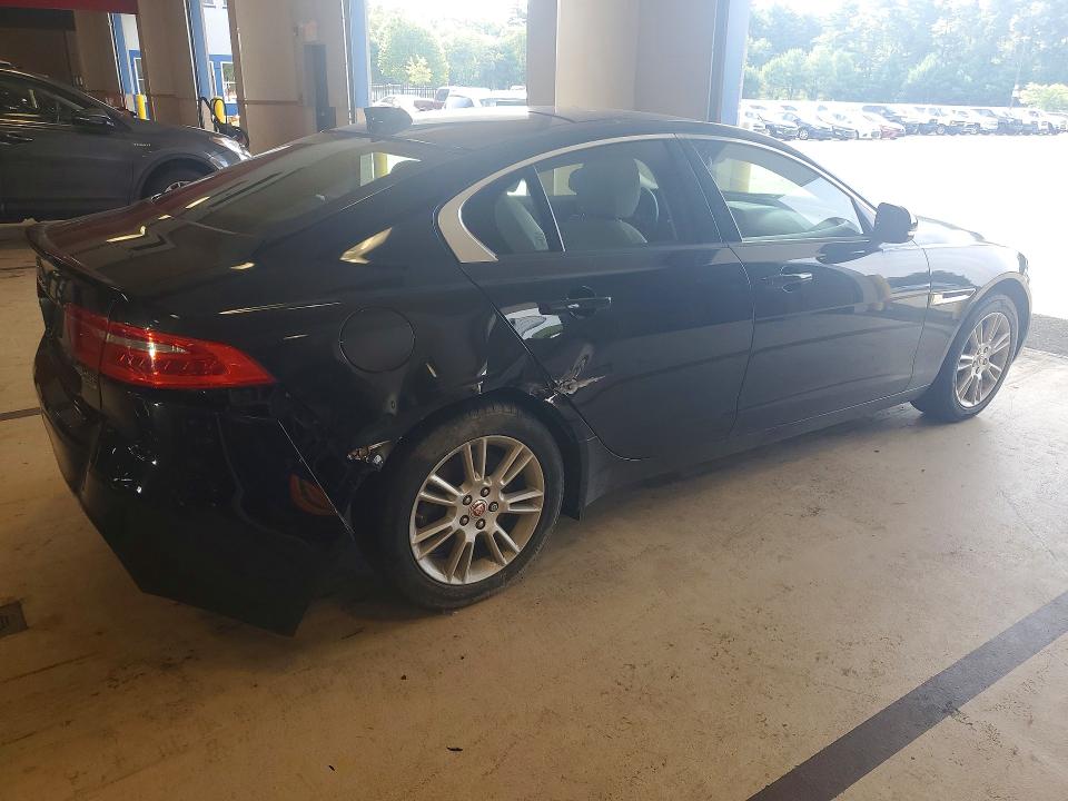 Photo 3 from auction – 2018 JAGUAR XE with VIN SAJAJ4FX3JCP34517