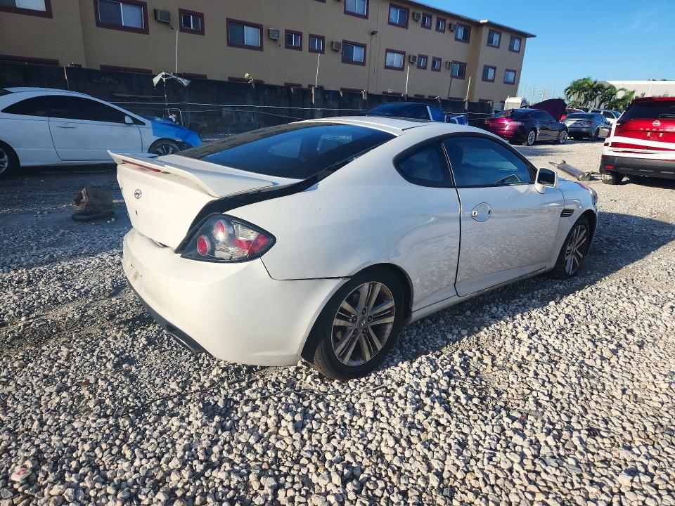 Photo 3 from auction – 2007 HYUNDAI TIBURON with VIN KMHHM66D97U243597