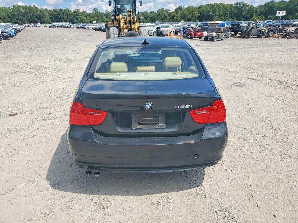 Photo 6 from auction – 2010 BMW 328 with VIN WBAPH7G52ANM49344