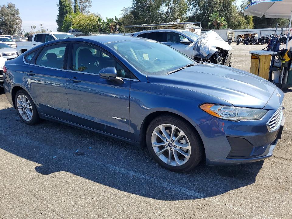 Photo 4 from auction – 2019 FORD FUSION with VIN 3FA6P0LU5KR174420