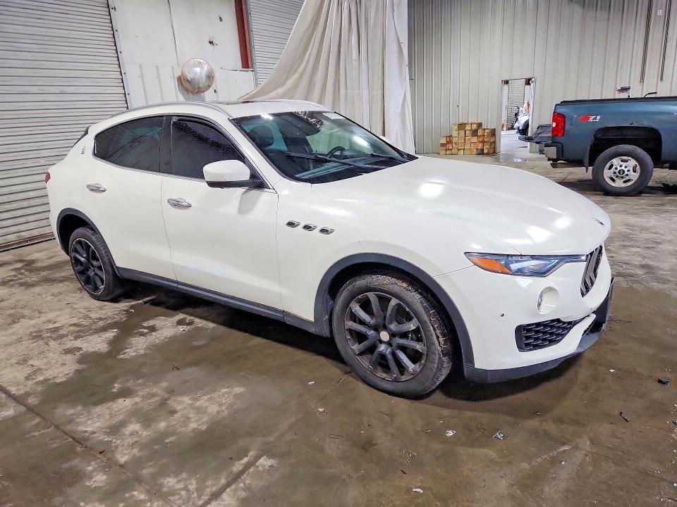 Photo 4 from auction – 2017 MASERATI LEVANTE with VIN ZN661YUA0HX262918