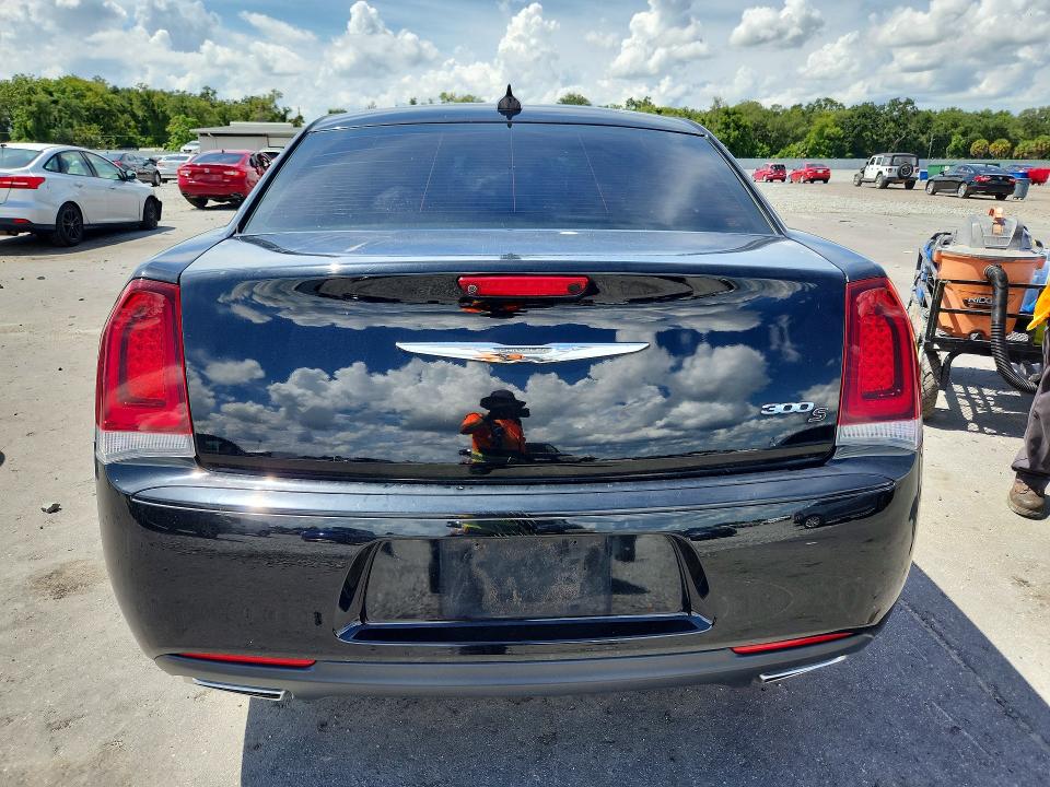 Photo 6 from auction – 2019 CHRYSLER 300 with VIN 2C3CCABG6KH548432