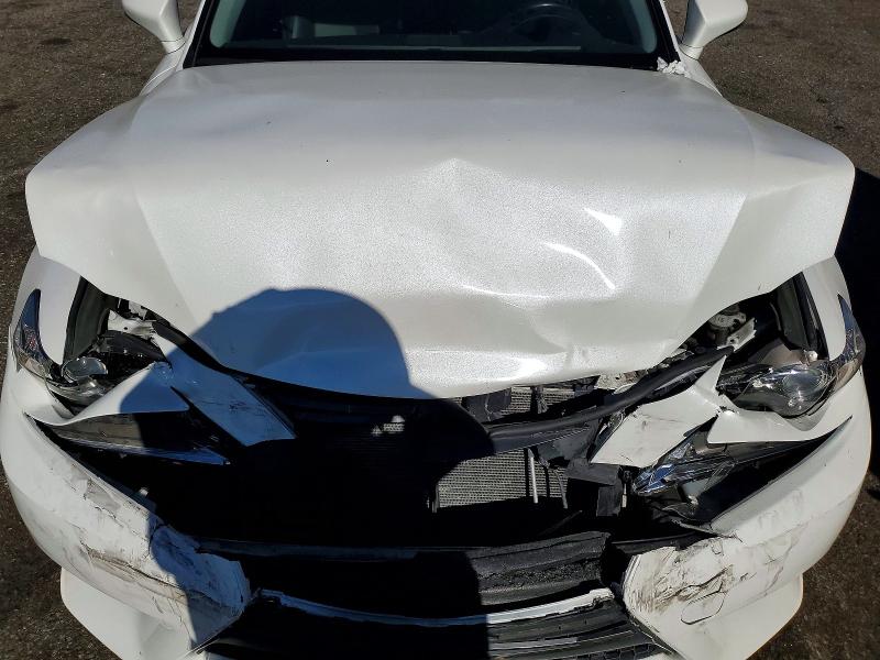 Photo 11 from auction – 2016 LEXUS IS with VIN JTHBA1D28G5029944