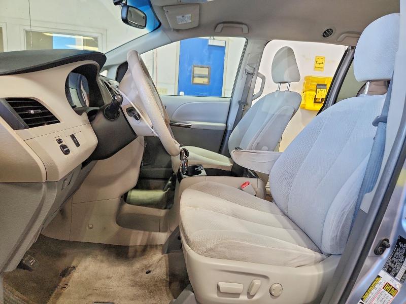 Foto 7 de la subasta – 2011 TOYOTA SIENNA con VIN 5TDKK3DC6BS124105