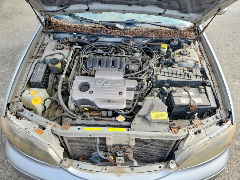 Photo 11 from auction – 2001 INFINITI I30 with VIN JNKCA31A71T010414