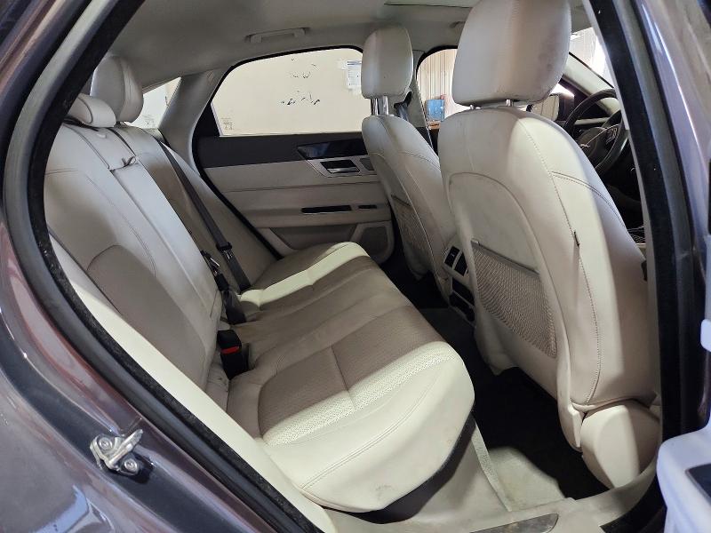 Photo 10 from auction – 2017 JAGUAR XF with VIN SAJBK4BV7HCY27315