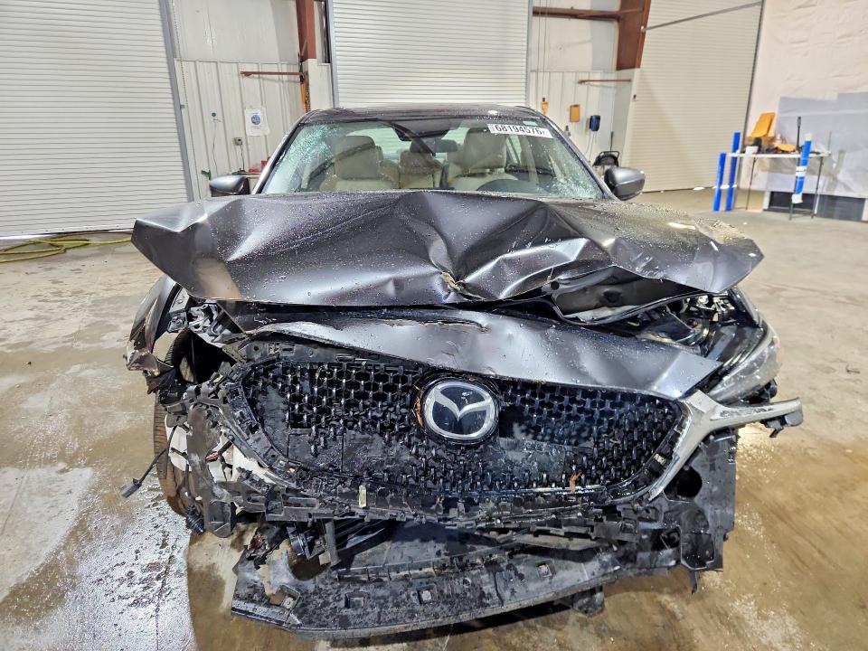 Photo 5 from auction – 2019 MAZDA 6 with VIN JM1GL1VM2K1504912