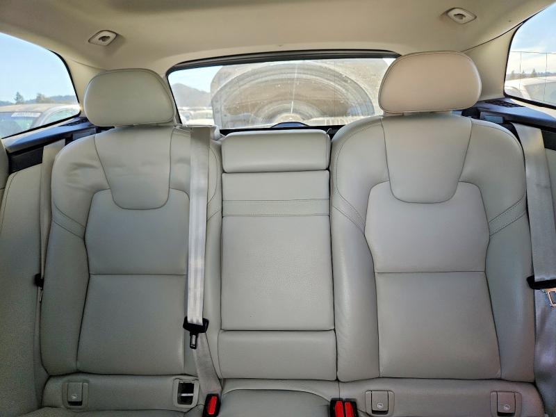 Foto 10 de la subasta – 2018 VOLVO XC60 con VIN LYVA22RL0JB101891