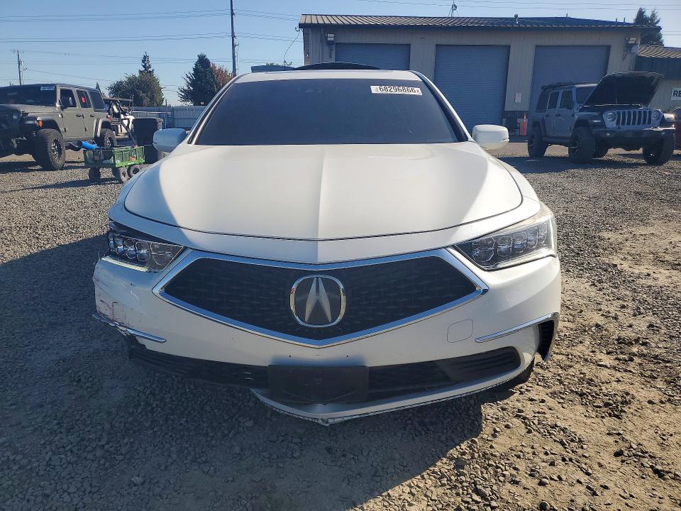 Снимка 5 от търг – 2018 ACURA RLX с VIN JH4KC1F52JC000945