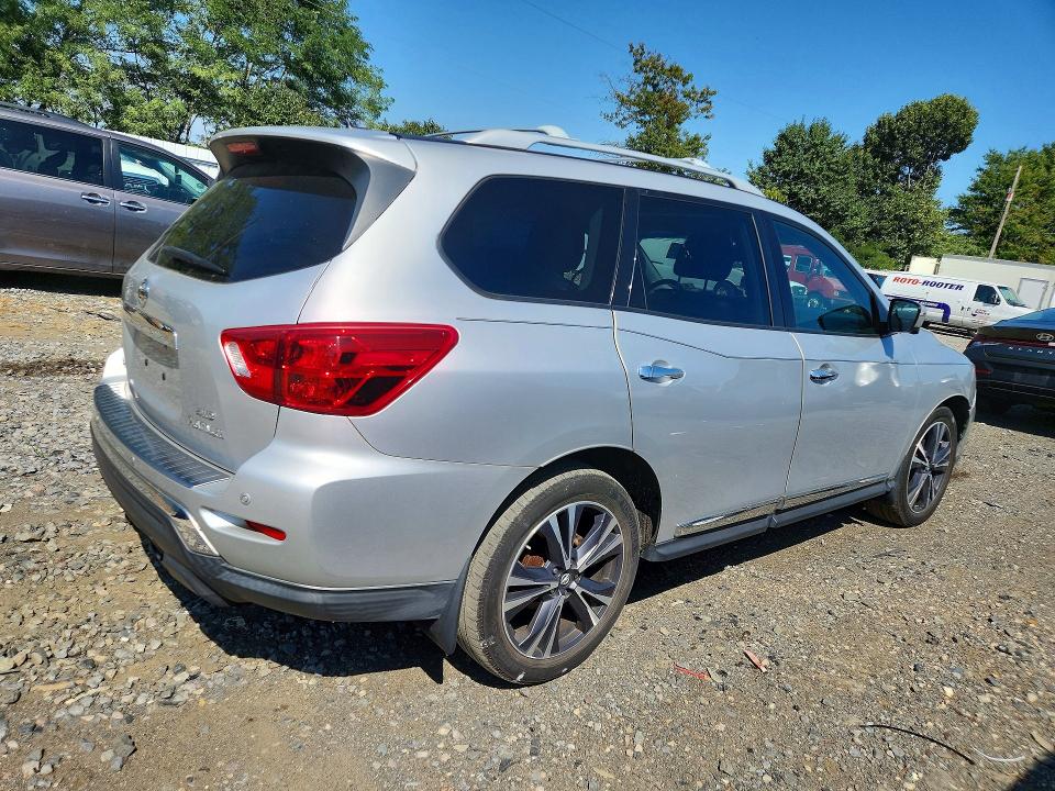 Снимка 3 от търг – 2017 NISSAN PATHFINDER с VIN 5N1DR2MM4HC604656