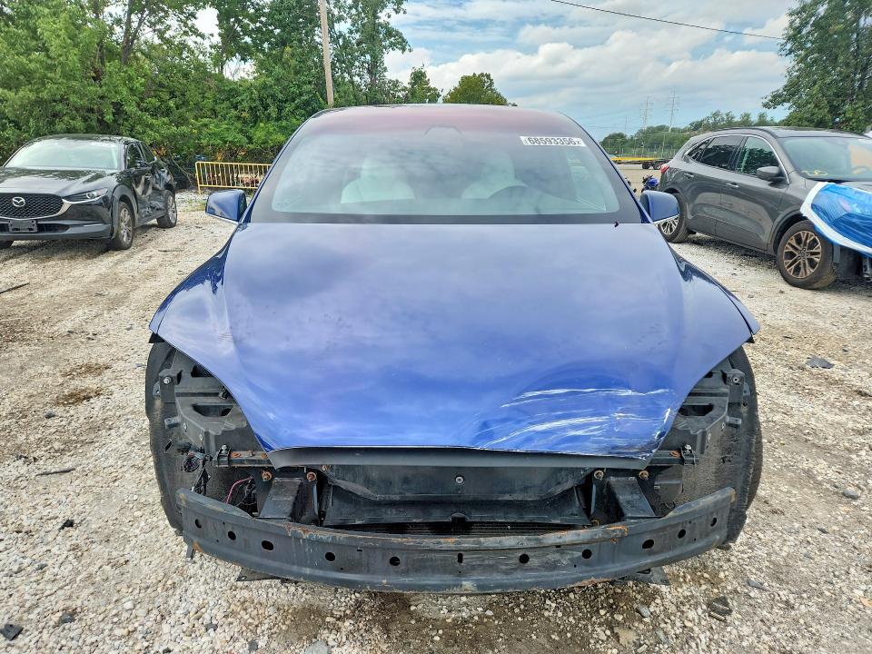 Фото 5 с аукциона – 2018 TESLA MODEL X с VIN 5YJXCBE22JF087091