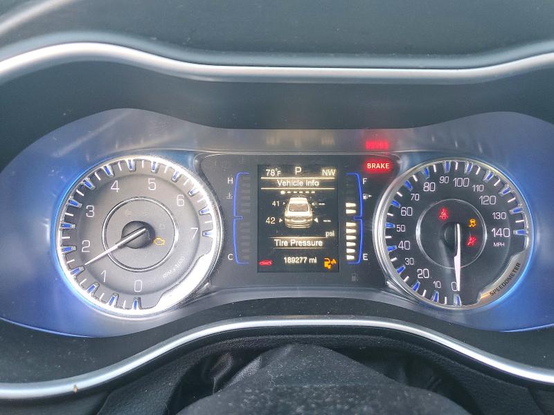 Foto 9 de la subasta – 2016 CHRYSLER 200 con VIN 1C3CCCAB3GN142673