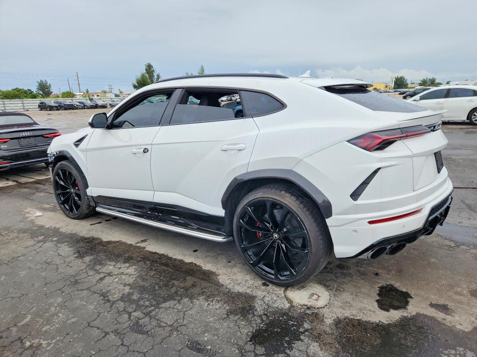 Photo 2 from auction – 2019 LAMBORGHINI URUS with VIN ZPBUA1ZL7KLA04560