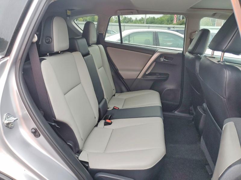 Photo 11 from auction – 2016 TOYOTA RAV4 with VIN 2T3DFREV7GW520310