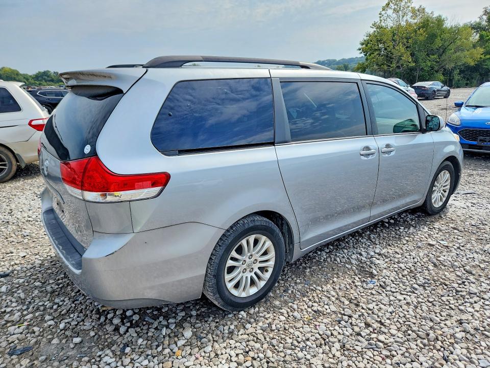 Zdjęcie 3 z aukcji – 2014 TOYOTA SIENNA z VIN 5TDYK3DC6ES430218
