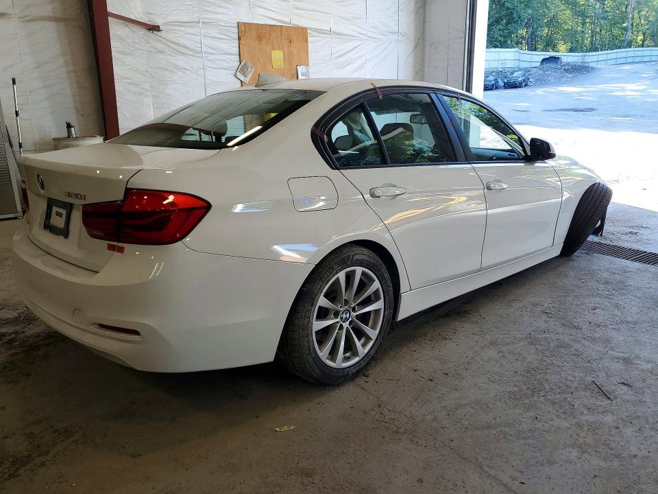 صورة رقم 3 من المزاد - 2018 BMW 320 مع VIN WBA8A3C57JA067390