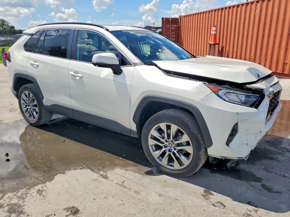 Снимка 4 от търг – 2021 TOYOTA RAV4 с VIN 2T3C1RFV2MW171111