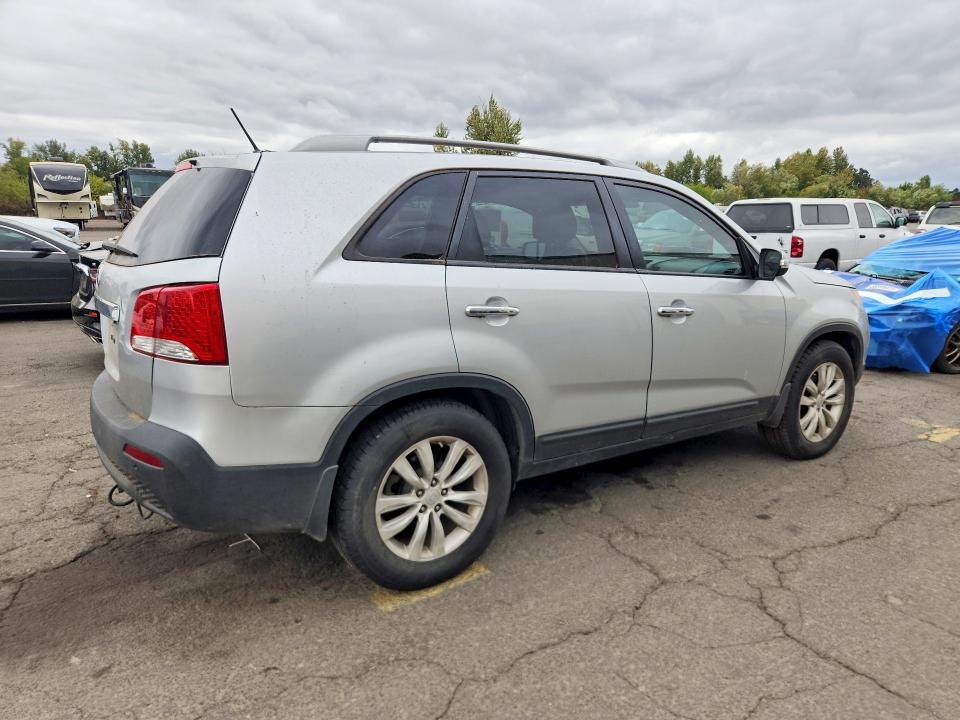 Photo 3 from auction – 2011 KIA SORENTO with VIN 5XYKT4A26BG151123