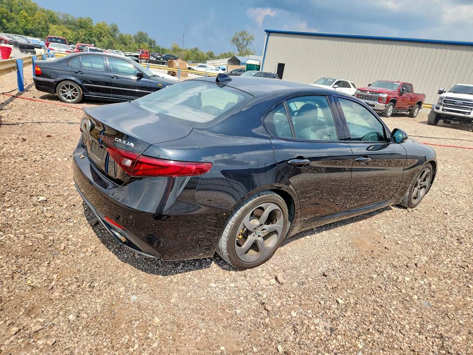 Photo 3 from auction – 2017 ALFA ROMEO GIULIA with VIN ZARFAEBN7H7539236