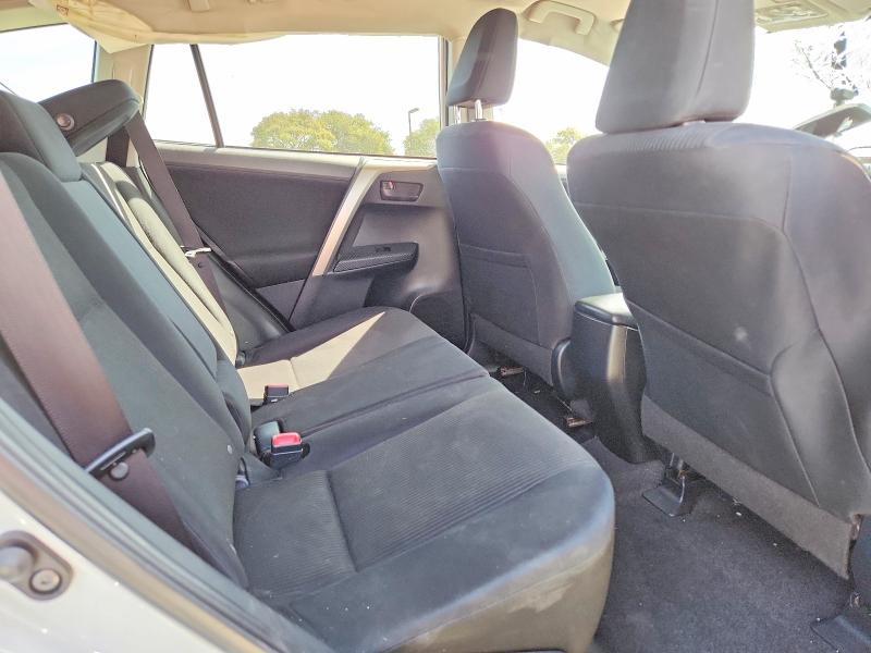 Photo 11 from auction – 2015 TOYOTA RAV4 with VIN JTMZFREV0FJ054352