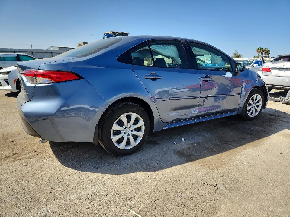 Снимка 3 от търг – 2026 TOYOTA COROLLA HYBRID с VIN JTDBCMFE2T3156831