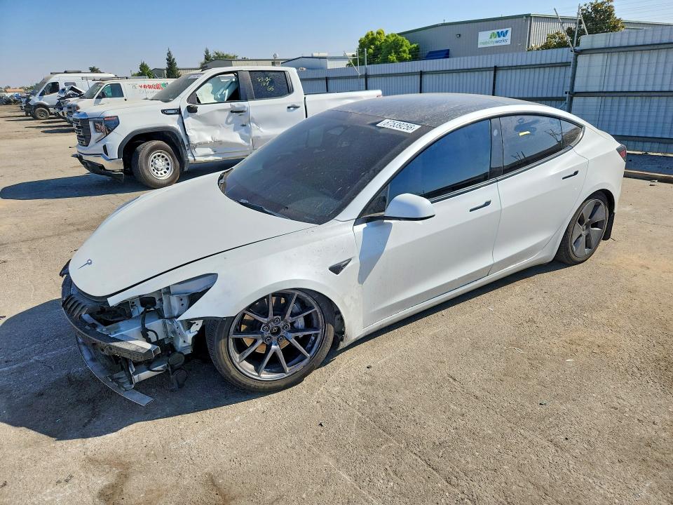 TESLA MODEL 3 2022 con VIN 5YJ3E1EB4NF132086 - Foto de la subasta