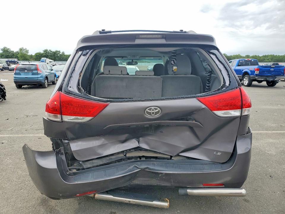 Photo 6 from auction – 2014 TOYOTA SIENNA with VIN 5TDKK3DC8ES515308