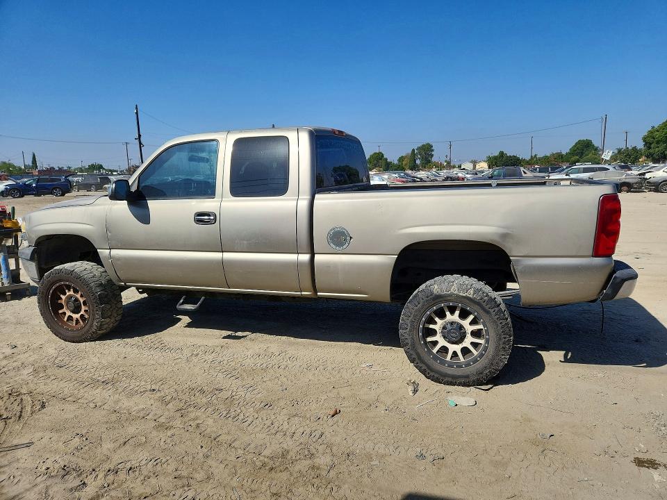 Photo 2 from auction – 2002 CHEVROLET SILVERADO with VIN 1GCEC19V12Z334411