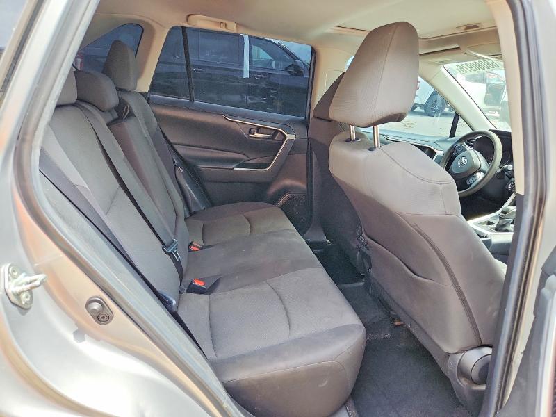 Photo 11 from auction – 2019 TOYOTA RAV4 with VIN 2T3W1RFV2KW015595
