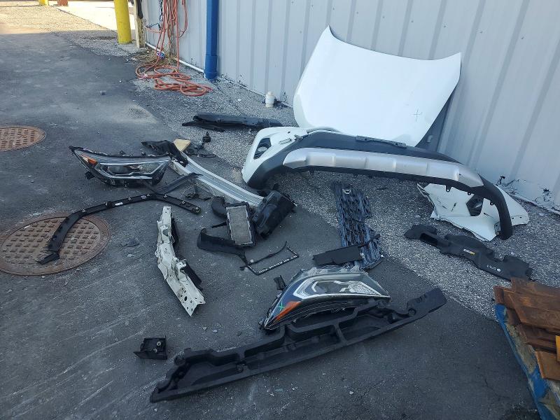 Photo 13 from auction – 2019 TOYOTA RAV4 with VIN JTMDWRFV7KD035654
