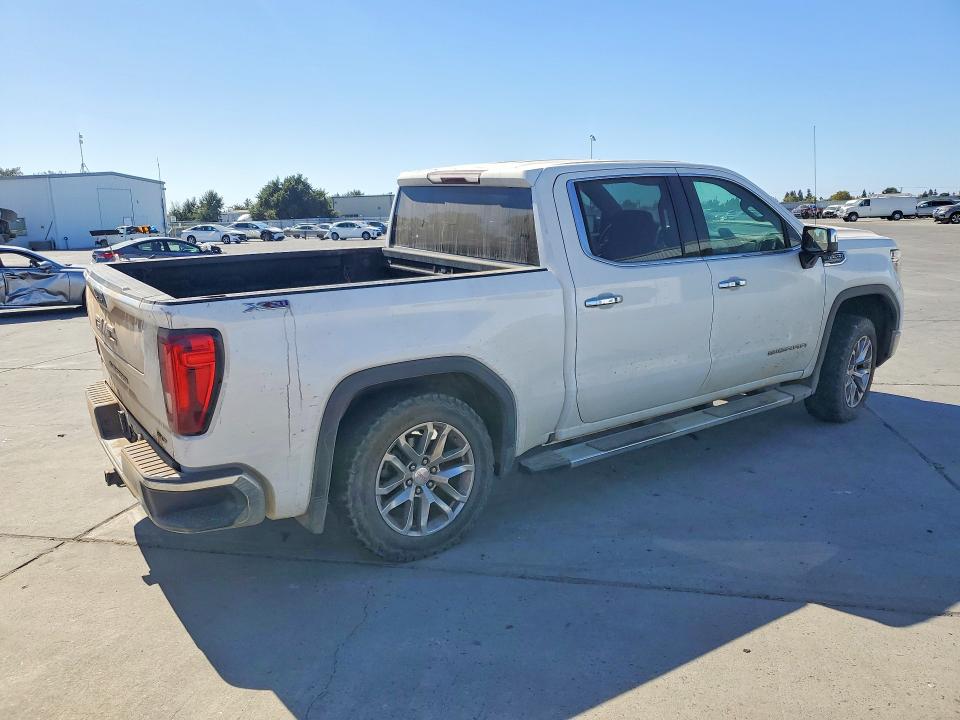 صورة رقم 3 من المزاد - 2021 GMC SIERRA مع VIN 3GTU9DED1MG449957