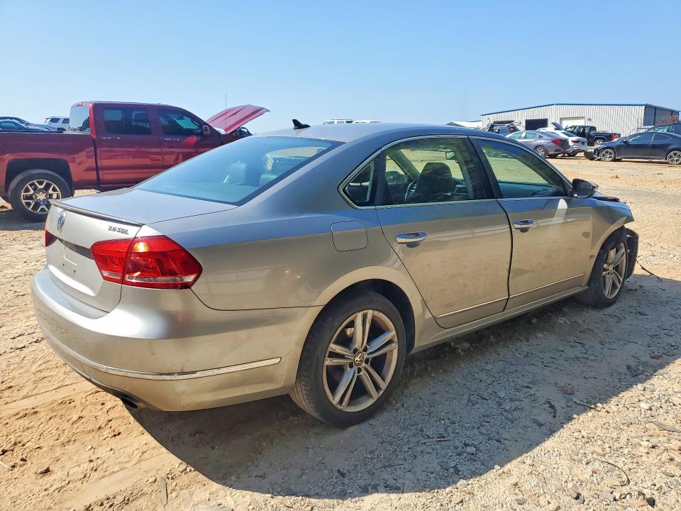 Снимка 3 от търг – 2012 VOLKSWAGEN PASSAT с VIN 1VWCM7A39CC104375