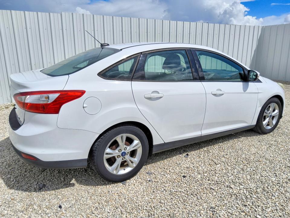 Photo 3 from auction – 2014 FORD FOCUS with VIN 1FADP3F22EL345890