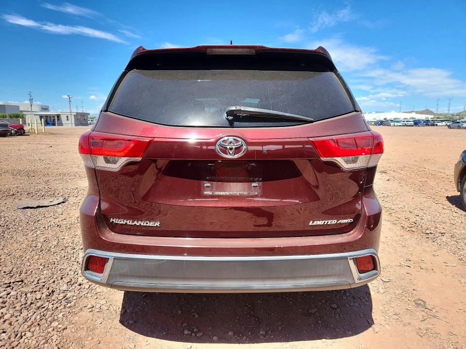Photo 6 from auction – 2018 TOYOTA HIGHLANDER with VIN 5TDDZRFH3JS875211
