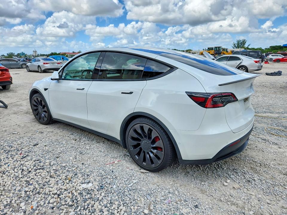 Снимка 2 от търг – 2022 TESLA MODEL Y с VIN 7SAYGDEF4NF322736