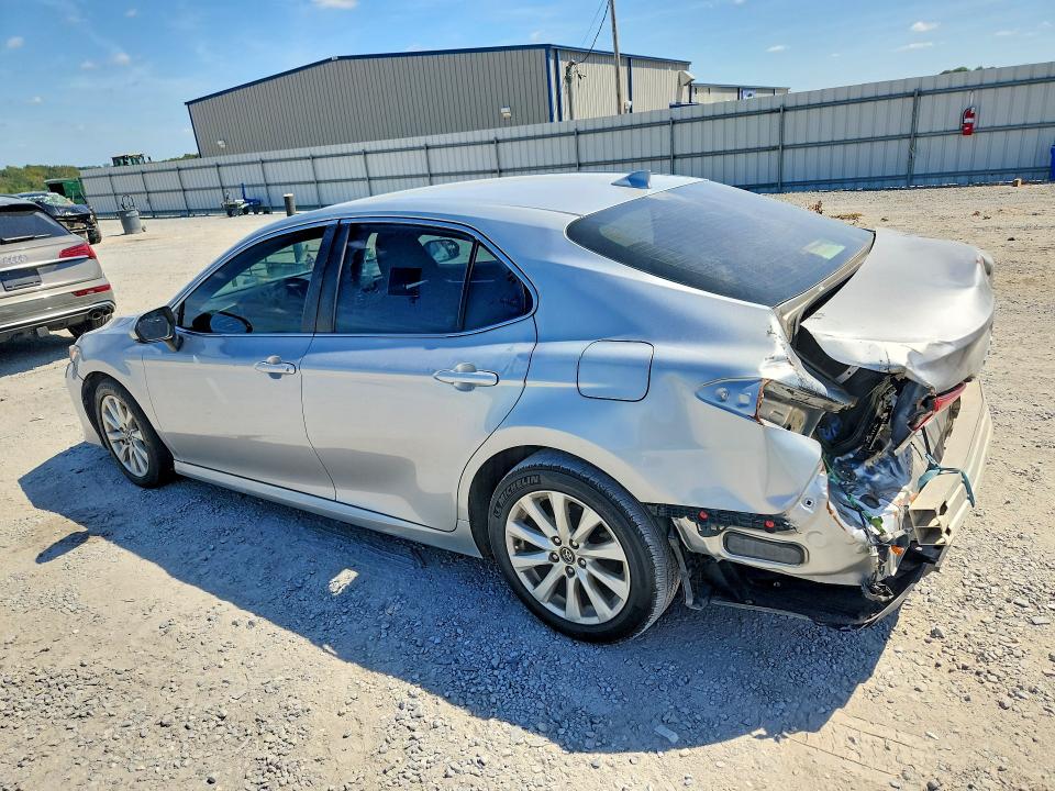 Photo 2 from auction – 2020 TOYOTA CAMRY with VIN 4T1C11AK4LU305588
