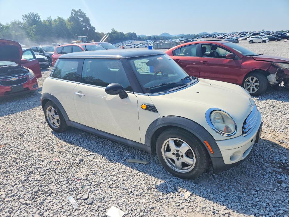 Photo 4 from auction – 2008 MINI COOPER with VIN WMWMF33598TT60500